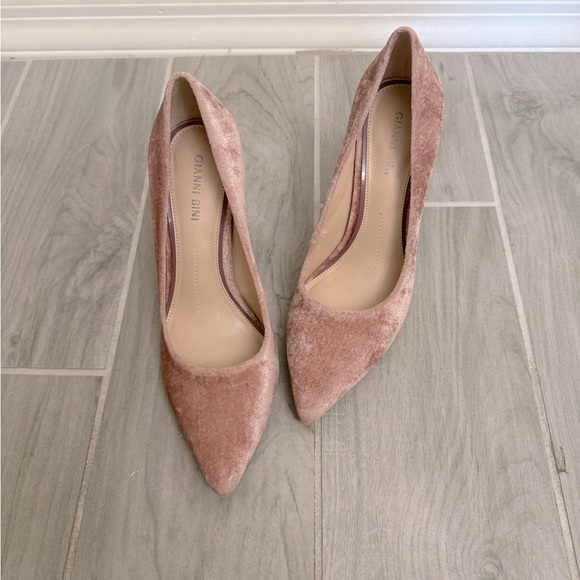 Gianni Bini Women's Blush Velvet Heels - Picture 1 of 12